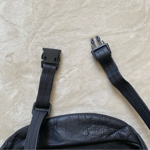 SOLD Vintage Genuine Leather Fannypack - Picture 5 of 5